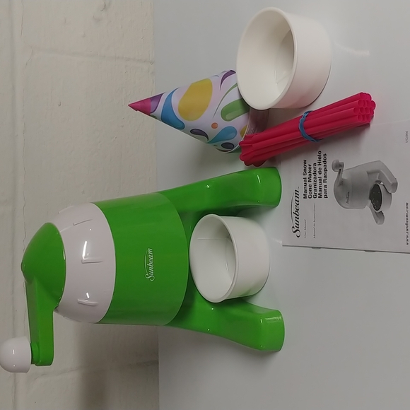 Sunbeam manual snow cone maker - Picture 3 of 5